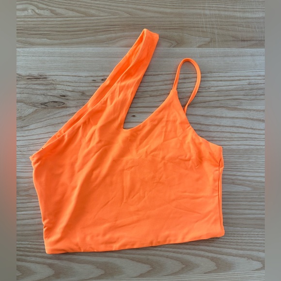NWT Revolve Superdown Nayeli Asymmetric Crop Top in Orange XS - Picture 2 of 4